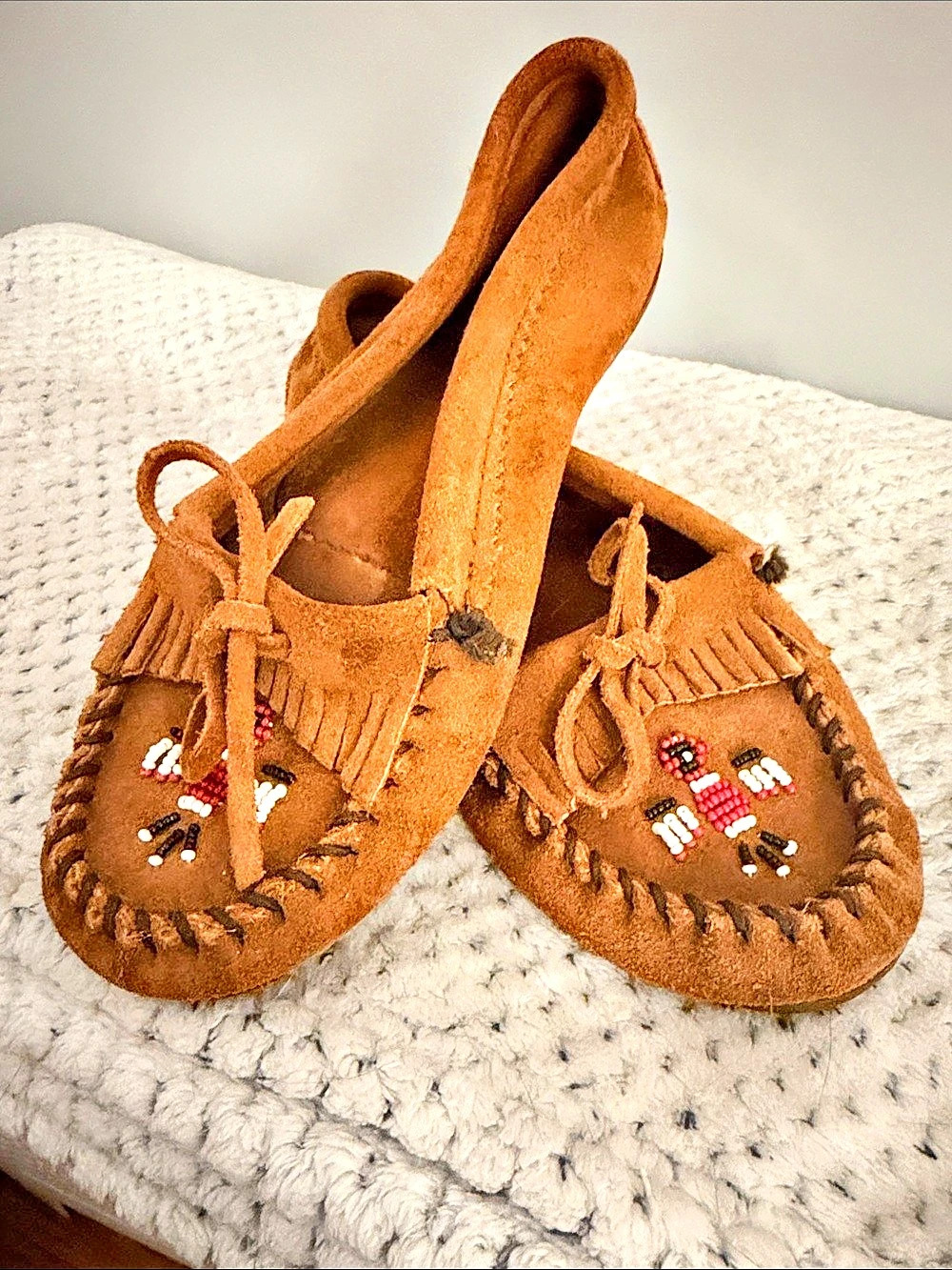 Minnetonka Kilty Hardsole Beaded Brown Moccasins US 8